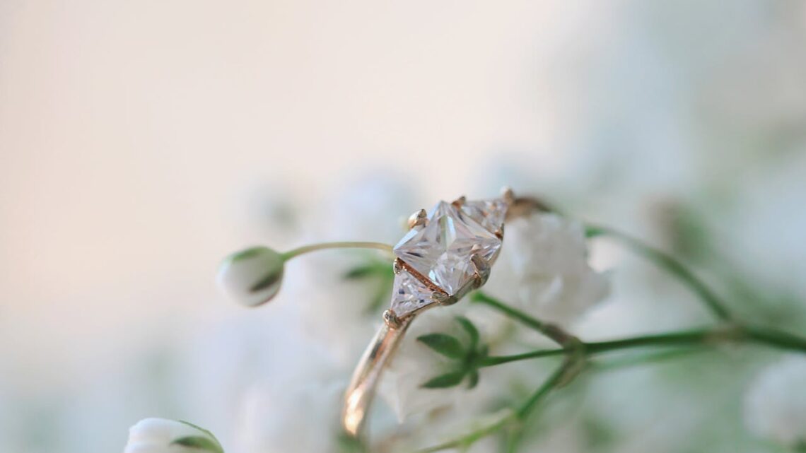 Une bague, une promesse : choisissez la bague de fiançailles parfaite